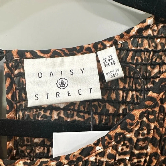 NWT Daisy Street ASOS Leopard Long Sleeve Smocked Midi Dress Size 5X - Picture 5 of 5